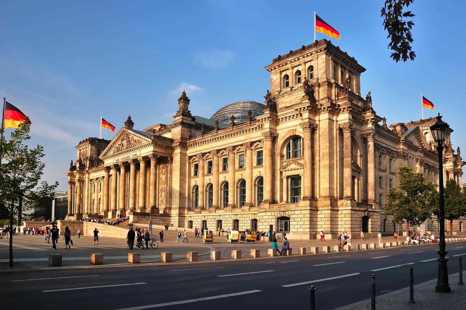 https://akimbatours.com/wp-content/uploads/2018/09/destination-berlin-01.jpg